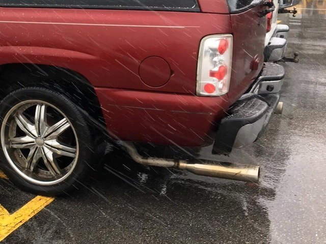 20 fotó bizonyítja, hogy az egész autót el lehet rondítani egy őrült kipufogóval 20