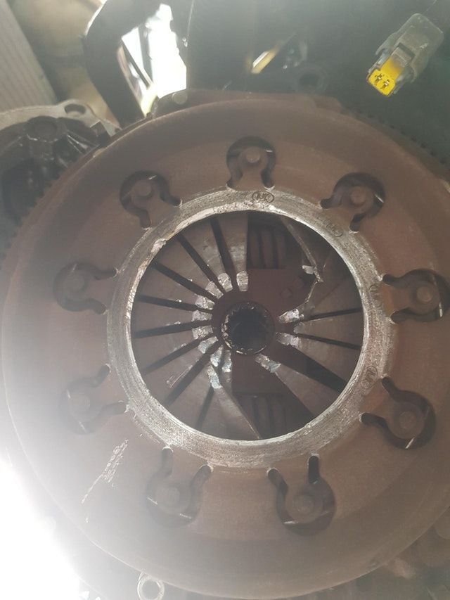 14 új fotó az autószervizek kénköves poklából 4