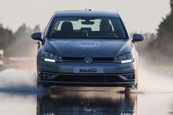 95-tel autózva nyomtál már satuféket álló vízben?