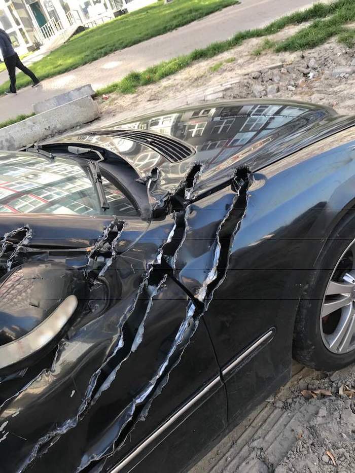 Mintha egy filmbéli vadállat tépte volna fel ezt a Mercedest 1