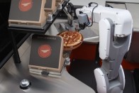 Pizzát süt, hidrogént eszik a Toyota bizarr pickupja 8