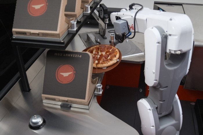 Pizzát süt, hidrogént eszik a Toyota bizarr pickupja 5