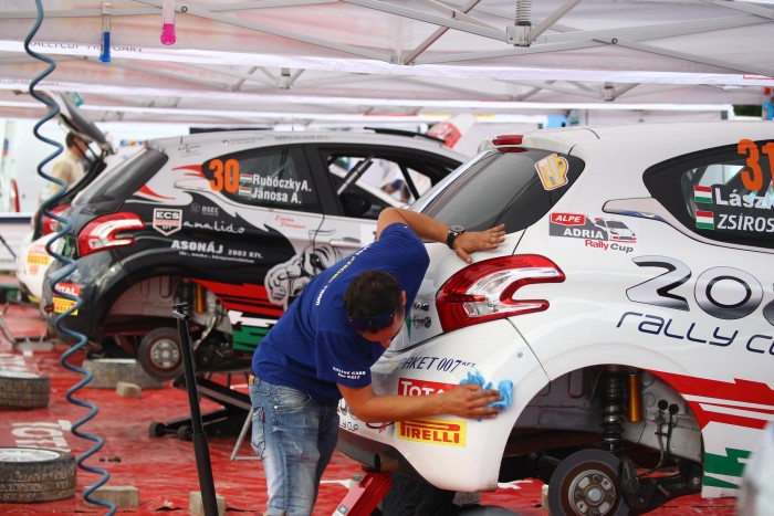 Fiatalokat tanít a legendás bajnok 6