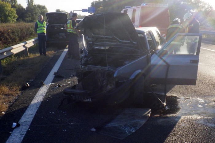 M7: a forgalommal szemben hajtott, karambolozott 1