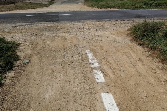 Új hungarikum a felfestett földút 1 | Vezess Új hungarikum a felfestett földút 1