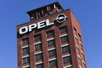 Csalásgyanú az Opelnél, házkutatást tartottak