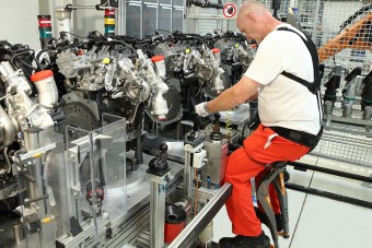 Láthatatlan széken ülnek a győri Audi munkásai