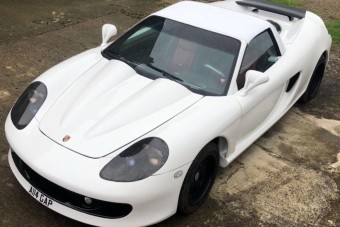 Fájdalmasan gagyi ez a Porsche replika