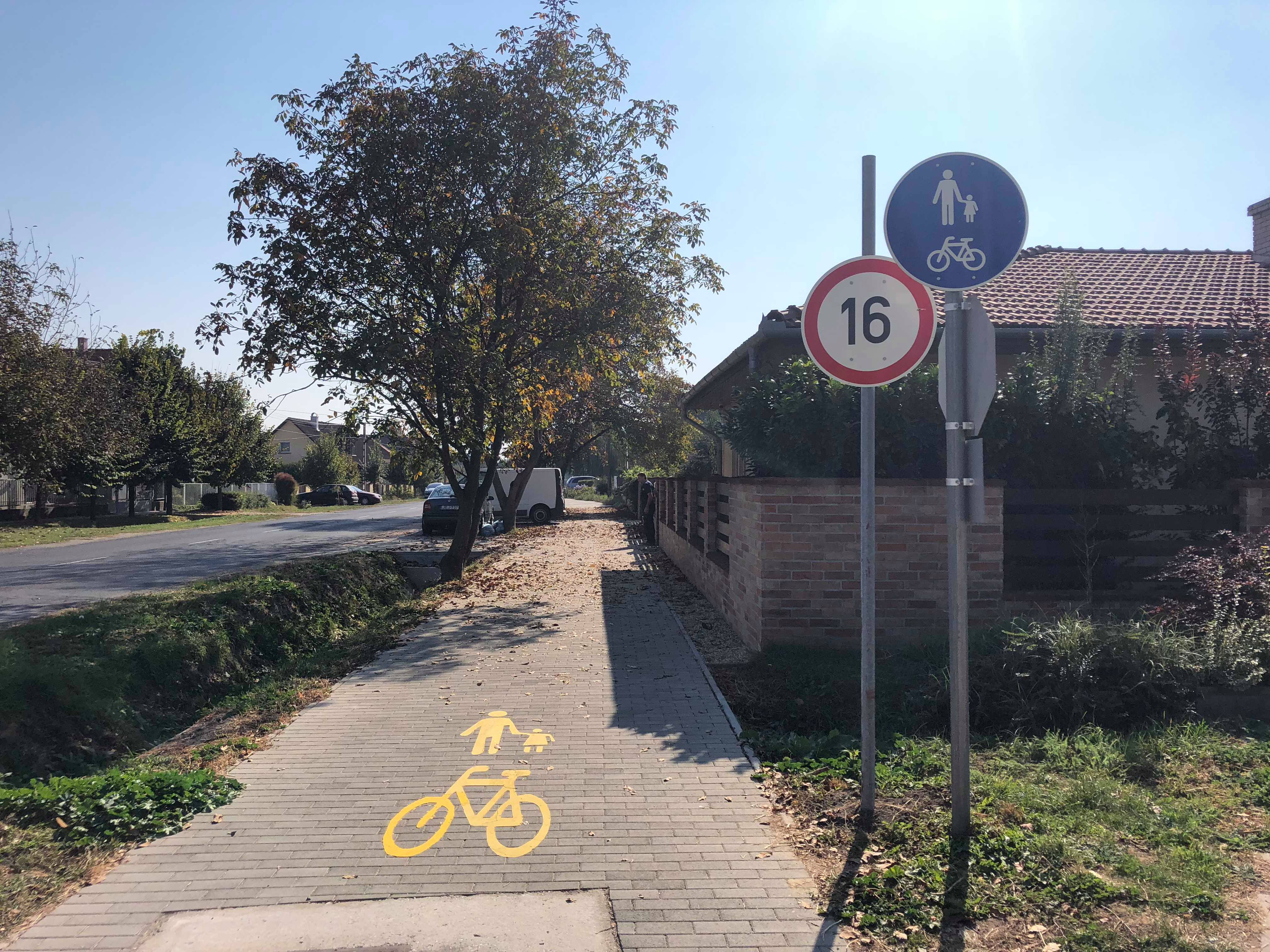 Ilyen sebességkorlátozó táblát még nem láttunk Magyarországon 2