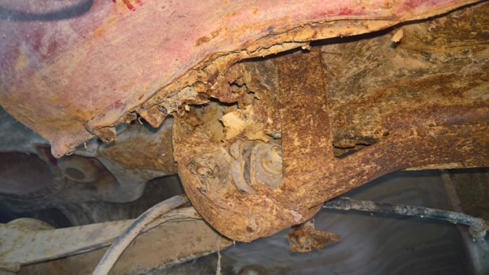 Őrület, mit fotóztak egy szitává rohadt magyar Suzuki alatt 2