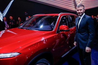 David Beckham mutatta be Vietnám első exportautóját