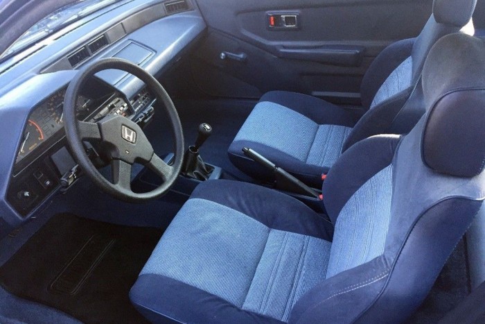 Meglepően kevés kilométer szaladt a 32 éves Hondába 6