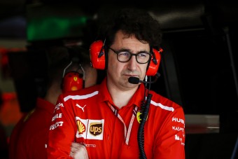 Hivatalos: kirúgták az F1-es Ferrari főnökét