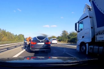 Két hatalmas hibát követett el a négy román autós az autópályán 