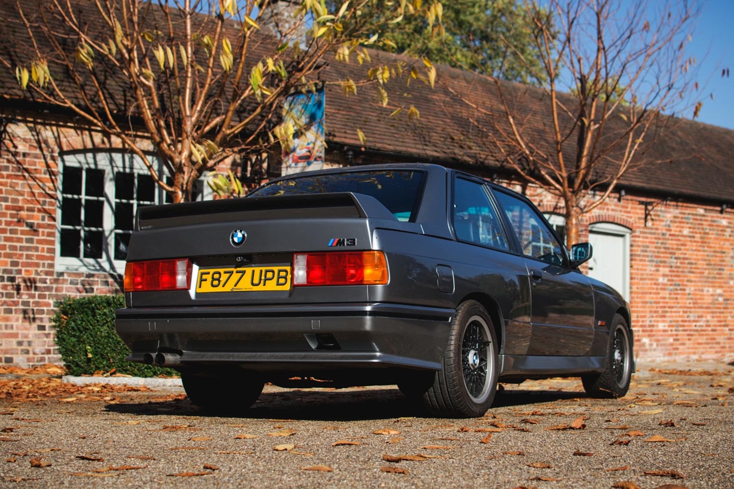 Fűtött garázsból, híres tulajtól eladó ez az M3-as BMW 6