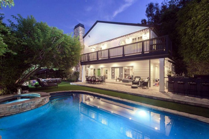 Button egy év után szabadulna luxusotthonától