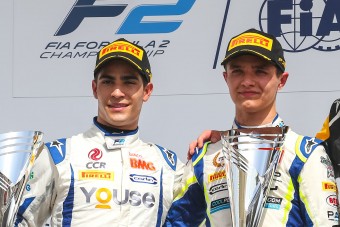 F1: Brazil pilótát igazolt a McLaren