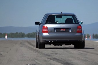 Nézd meg, hogy gyorsul ez az 1400 lóerős családi kombi