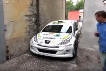 Újabb videó bizonyítja, hogy a ralisok nem kicsit tudnak vezetni