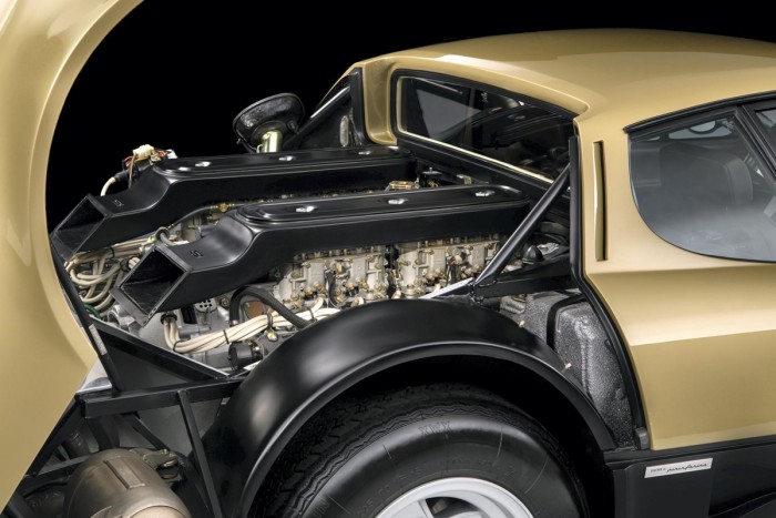 Páratlan példány ez az arany Ferrari 7