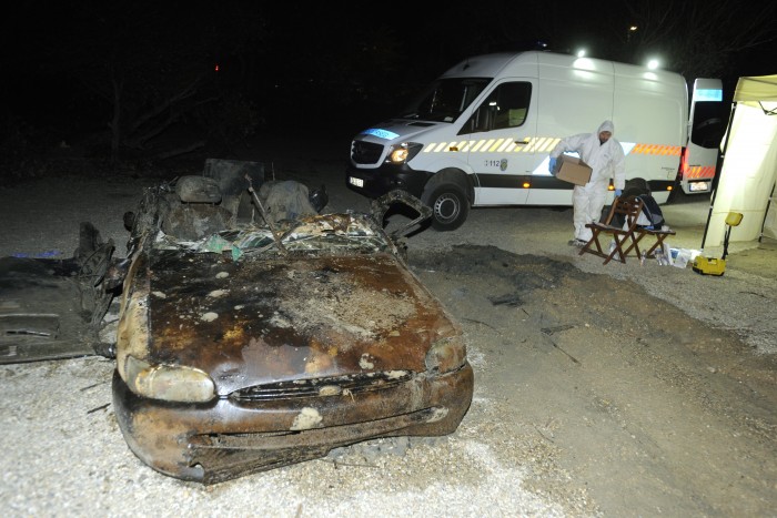 Fotókon a Dunából, emberi csontokkal kipecázott autó 2 | Vezess Fotókon a Dunából, emberi csontokkal kipecázott autó 2