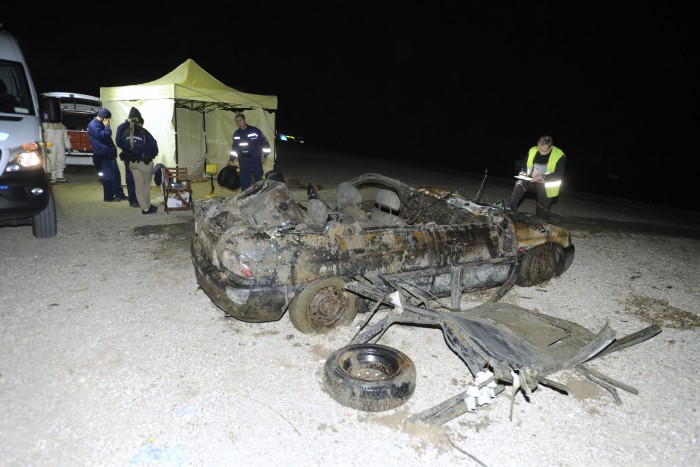 Fotókon a Dunából, emberi csontokkal kipecázott autó 1 | Vezess Fotókon a Dunából, emberi csontokkal kipecázott autó 1