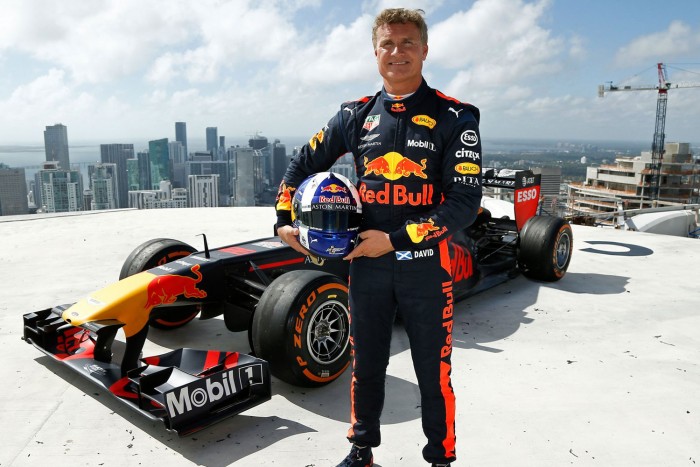 Videó: Újra felhőkarcolón pörgött a Red Bull