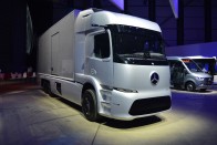 Elektromos iskolabuszok és teherautók követik a dízeleket a Daimlernél 28