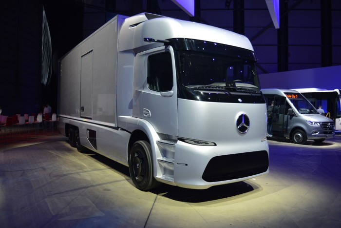 Elektromos iskolabuszok és teherautók követik a dízeleket a Daimlernél 32 Elektromos iskolabuszok és teherautók követik a dízeleket a Daimlernél 32