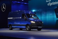 Elektromos iskolabuszok és teherautók követik a dízeleket a Daimlernél 21