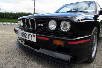 Charlie Whiting vette újonnan ezt az M3-as BMW-t