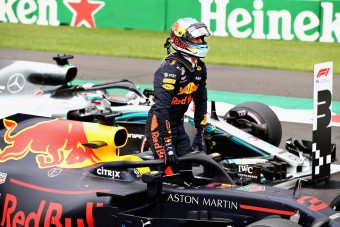 F1: Verstappen megsértődött, Ricciardo örül az időmérőt követően