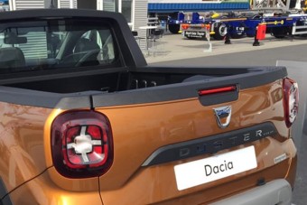 Elkészült a platós Dacia Duster