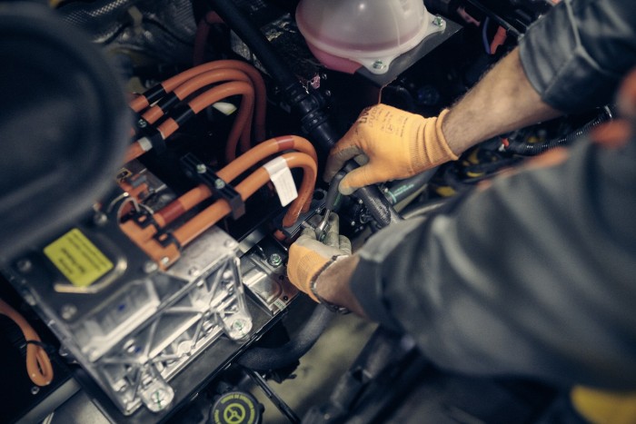 Sárga és elektromos az új posta Tranzit 1