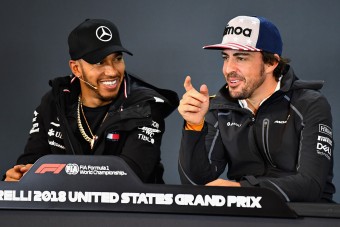 F1: Alonso leborult Hamilton nagysága előtt