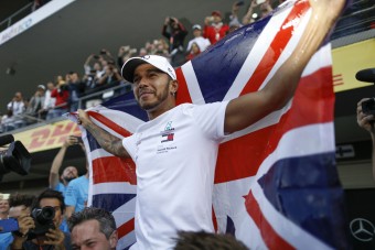 F1: Hamilton nem gondol a lovagi címre