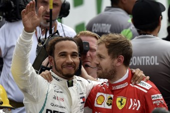 F1: Vettel SMS-ben kért sisakot Hamiltontól