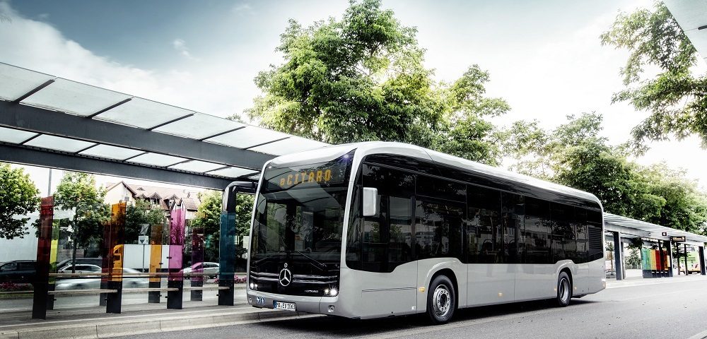 Vigyáz a gyalogosokra a Mercedes-Benz új elektromos busza