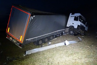 Fotókon az M5-ösön történt kamionbaleset