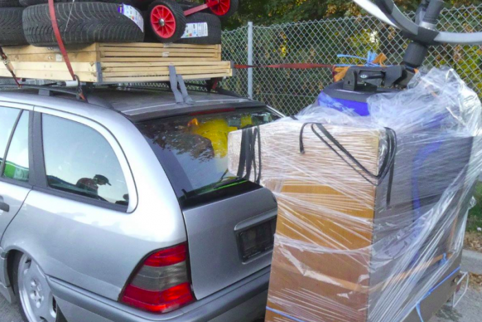 400 kiló plusz teherrel kapcsolták le a román mercist