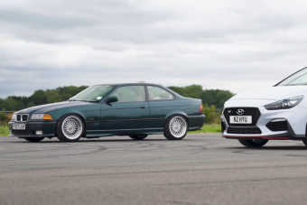 Friss, izmos Hyundai egy legendás öreg BMW ellen, vajon ki nyer?