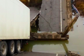 Halálos tragédia: összeomlott egy híd az oroszoknál