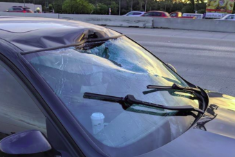 Elszabadult vonóhorog robbant bele egy autóba