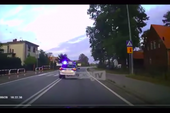 Ezért jó, ha út mellett áll a rendőr, csecsemővel siető szülőket kísértek a kórházig