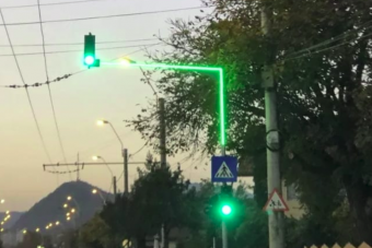 Romániában is bevetették a közlekedési csodalámpát
