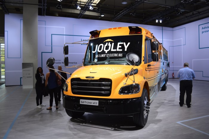 Elektromos iskolabuszok és teherautók követik a dízeleket a Daimlernél 35 Elektromos iskolabuszok és teherautók követik a dízeleket a Daimlernél 35