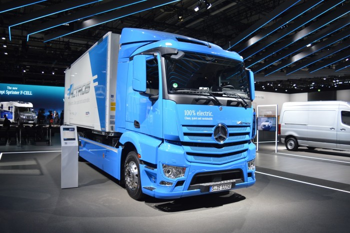 Elektromos iskolabuszok és teherautók követik a dízeleket a Daimlernél 33 Elektromos iskolabuszok és teherautók követik a dízeleket a Daimlernél 33