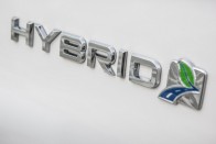 Hibrid óriáskombit épít a Ford 8
