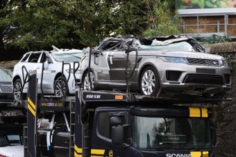 Luxusautókat zúzott össze az ostoba kamionos