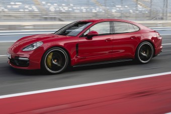 Még sportosabb a Porsche túraautója